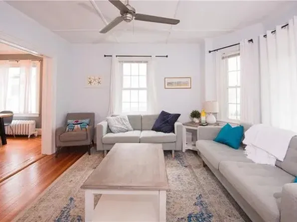 20 Carroll Ave, Newport, RI 02840