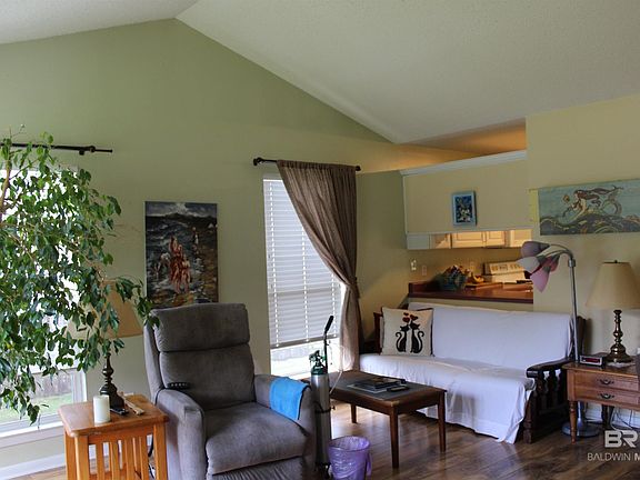 4th image of 516 W Marigold Ave