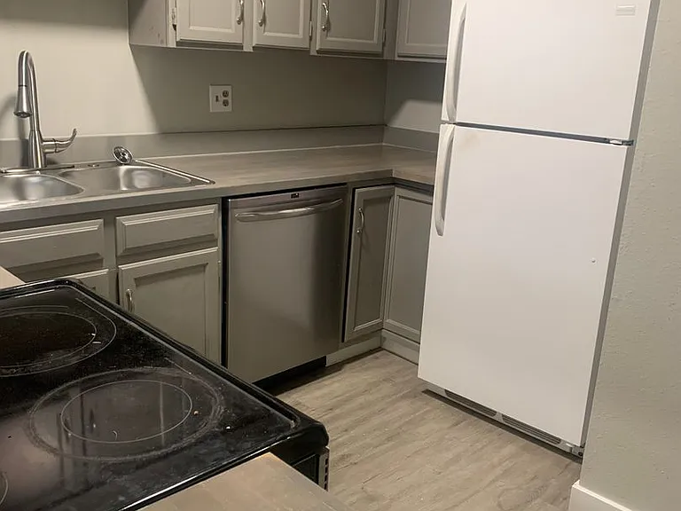 Regency Apartments 4805 — Photo 6