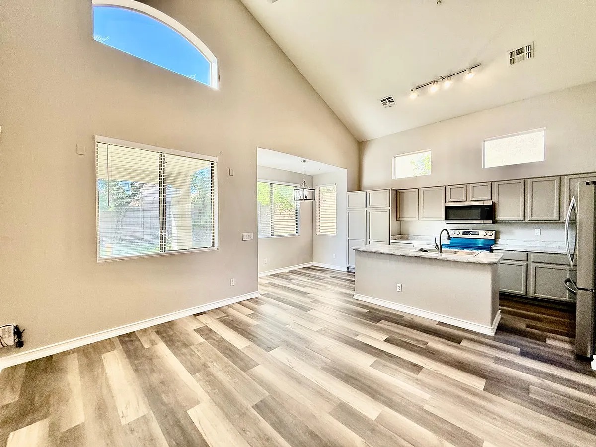 4 bed, 3.0 bath, 2197 sqft, $3,649 — Photo 4