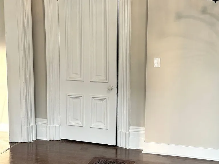 413 E Illinois Ave — Photo 5