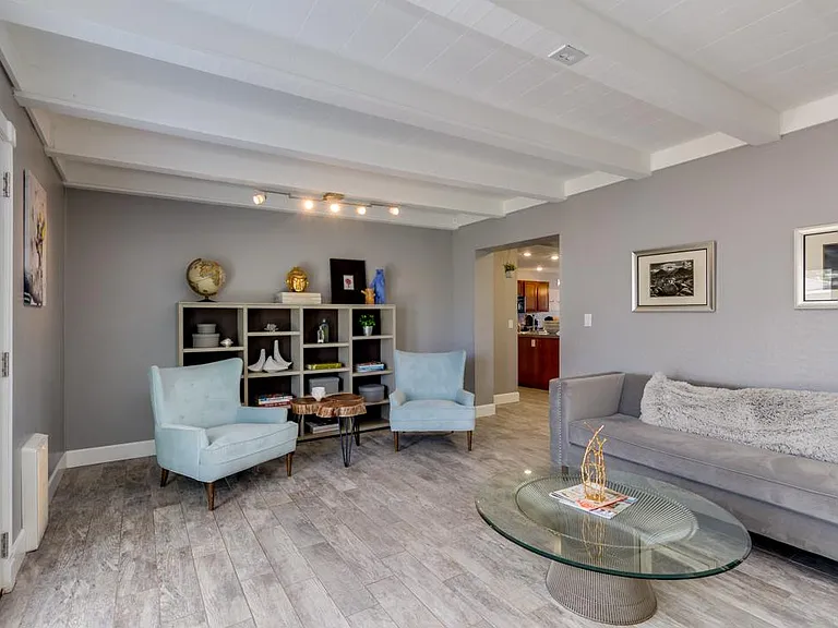 318 E Butler Dr — Photo 6