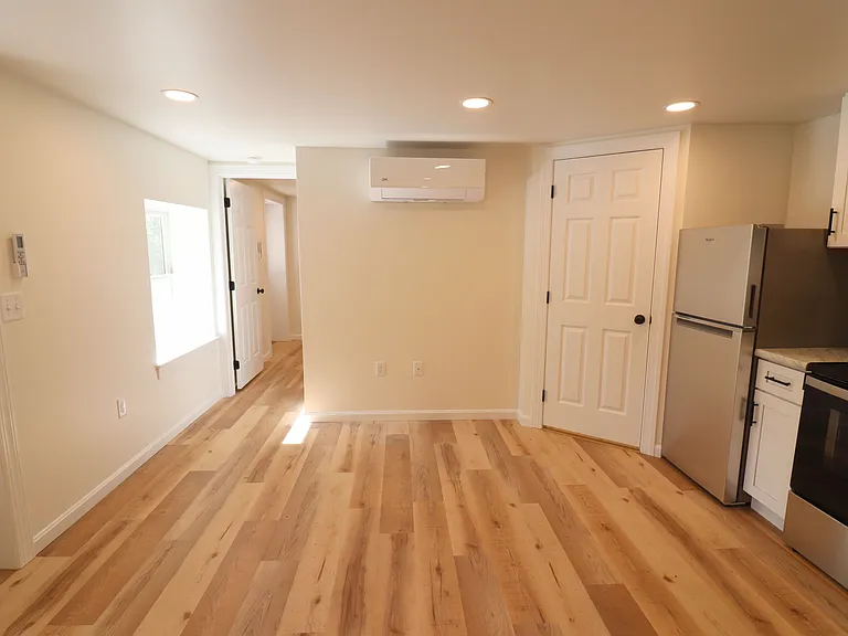 293 E Main St #5 — Photo 5