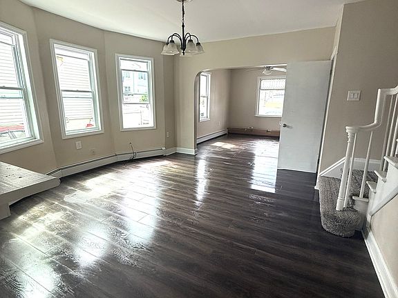 5th image of 68 Hillside St