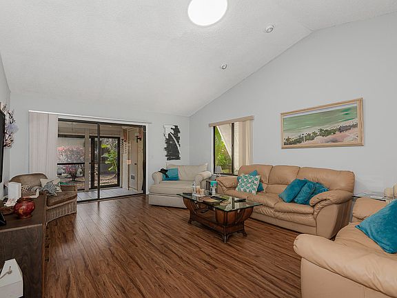 5th image of 10074 Hickorywood Place