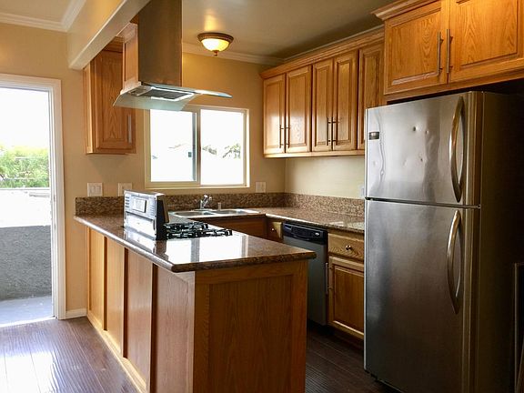 Kitchen (Granite countertop/SS Appliances)