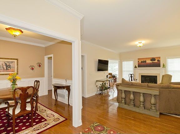 3rd image of 572 Pine Grove Pl
