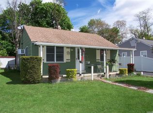 70 E Halley Ln, Central Islip, NY 11722
