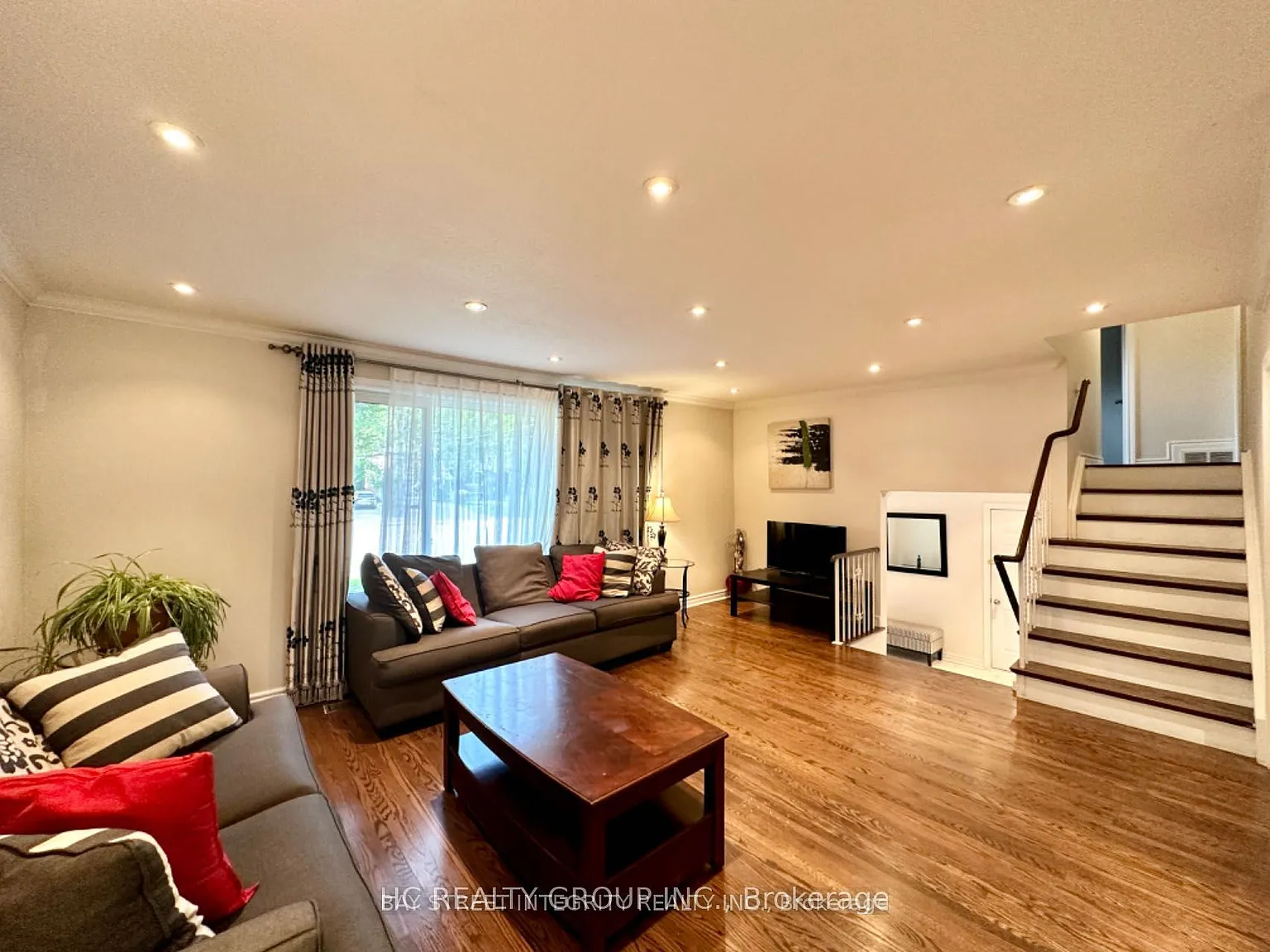 6 bed, $5,800 — Photo 3