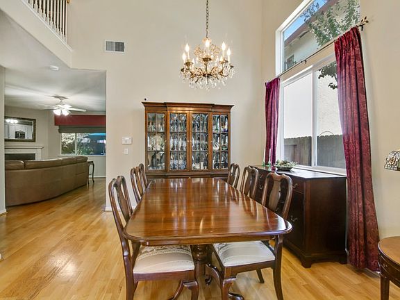 5th image of 18 Carver Ct