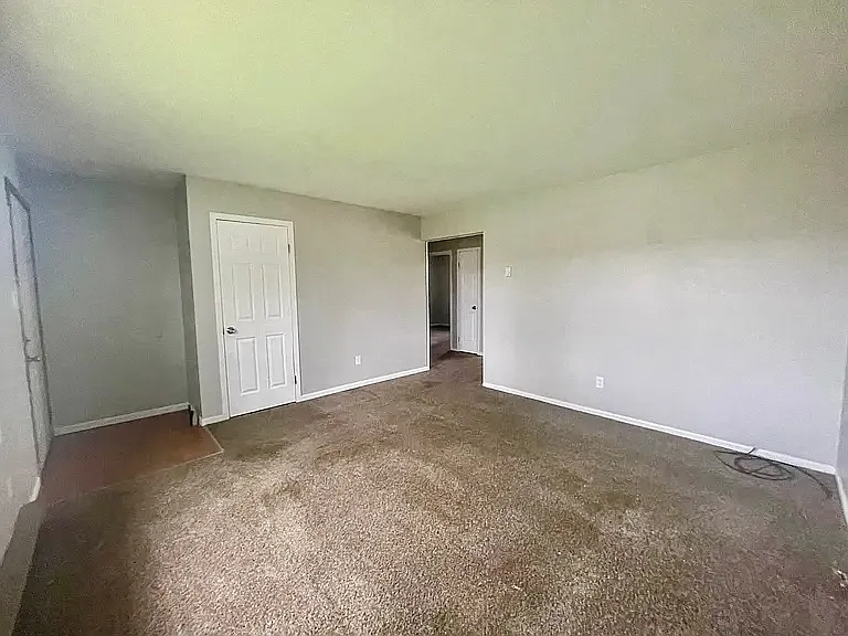 5372 Plaza Ave — Photo 3