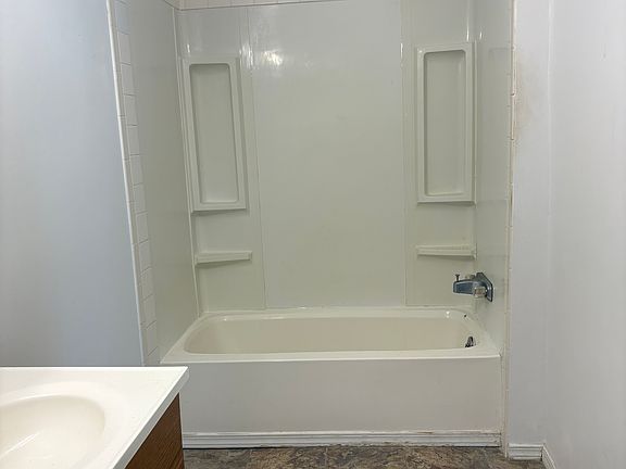 5th image of 8 2nd Ave APT 1