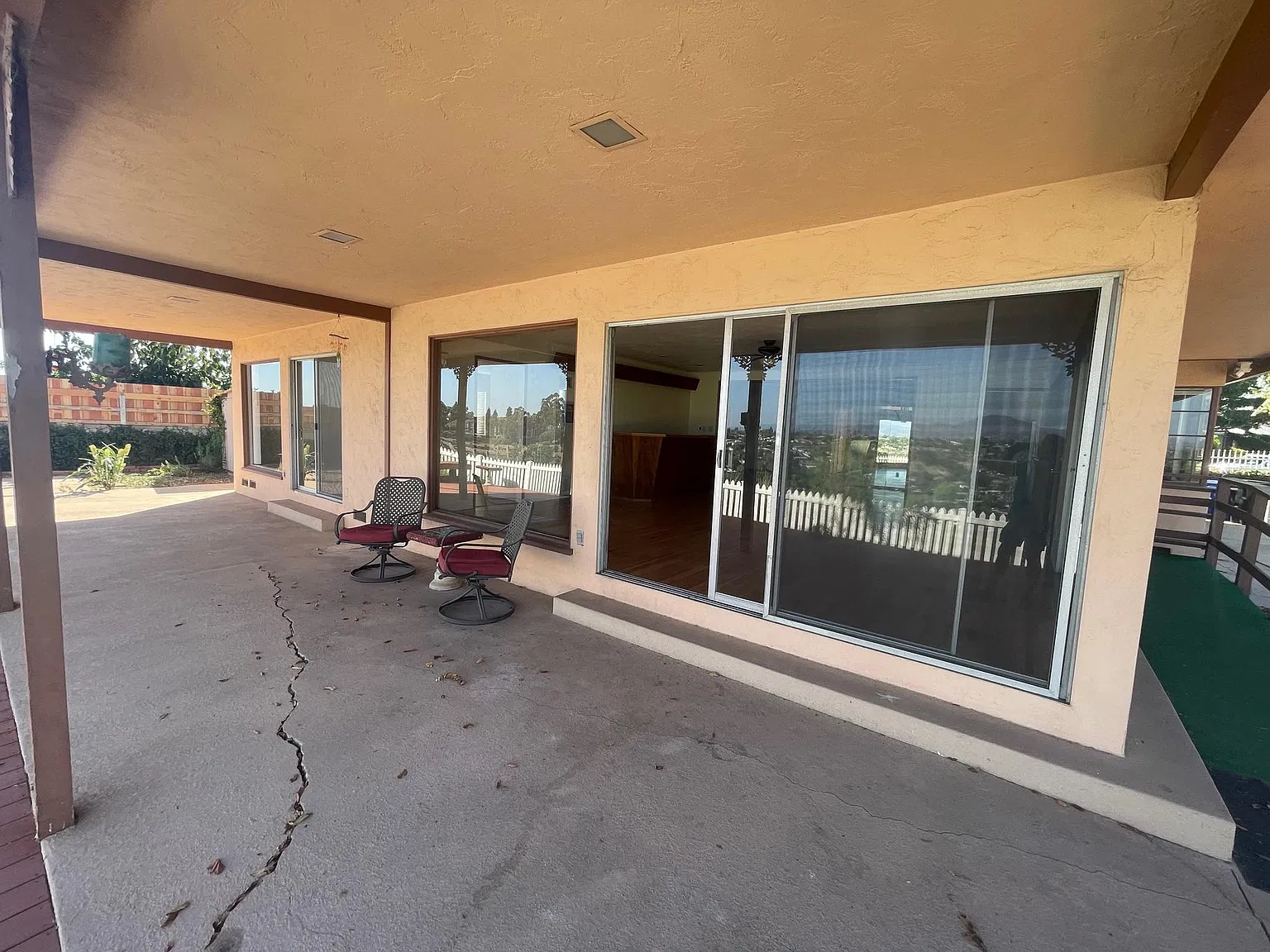 3 bed, 1960 sqft, $4,350 — Photo 3