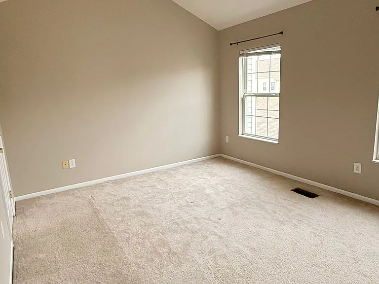 593 Lazelle Rd — Photo 11