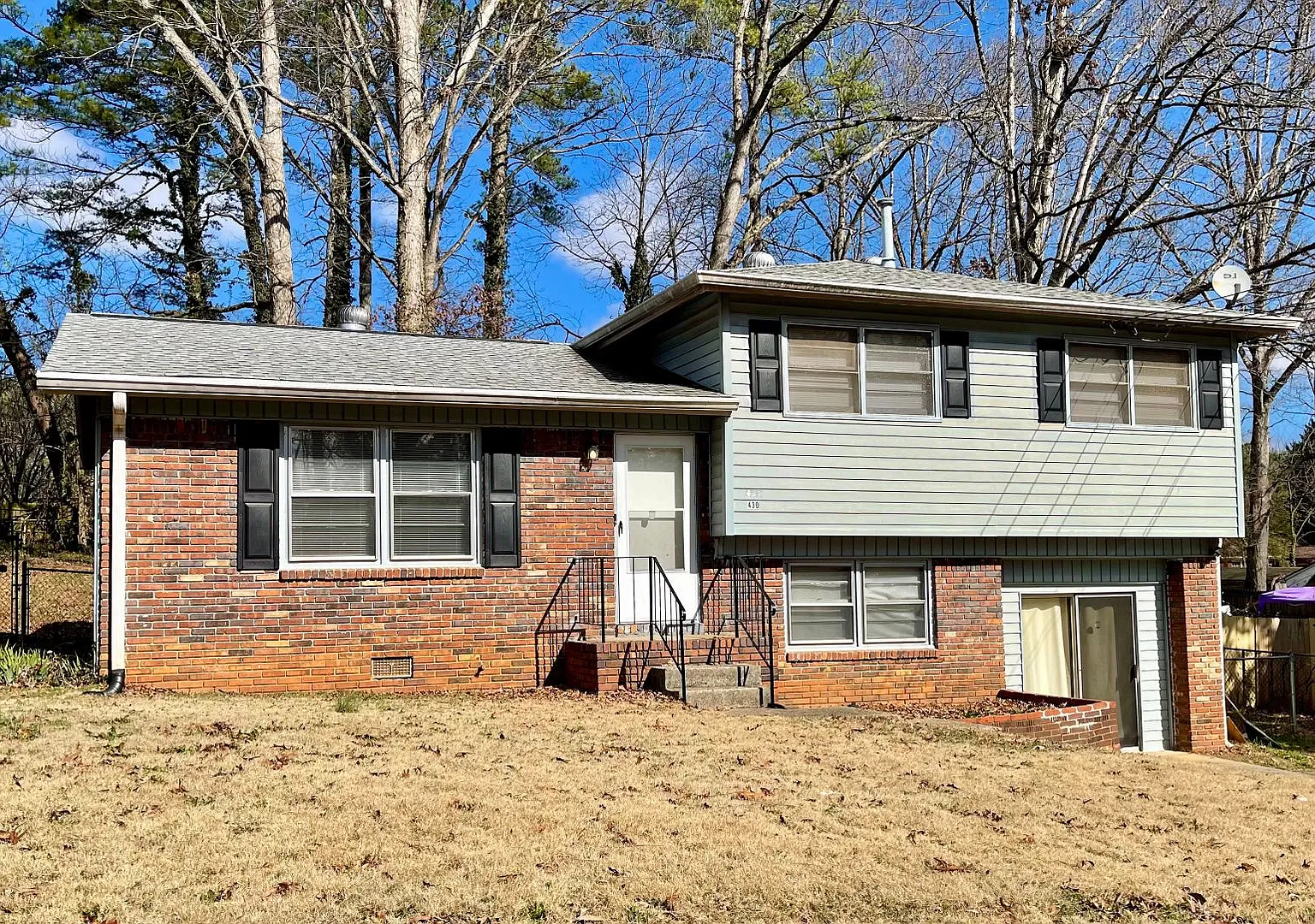 Great 3 Bedroom Mid-Centrury Split Level Home With a Retro Feel!! — Photo 1