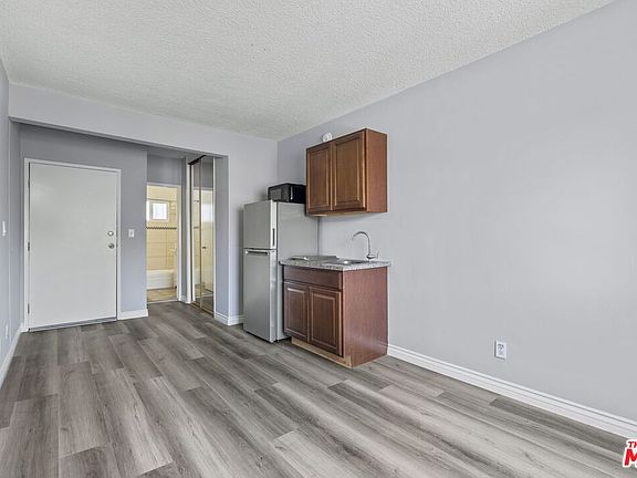 5th image of 3766 S Canfield Ave #7