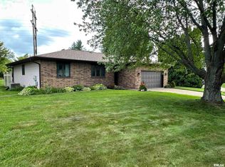 4235 Winston Pl, Bettendorf, IA 52722