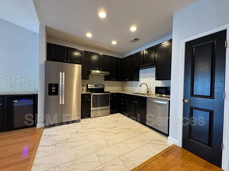 618 Condo Club Dr #307 — Photo 5