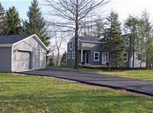 18365 Haskins Rd, Chagrin Falls, OH 44023