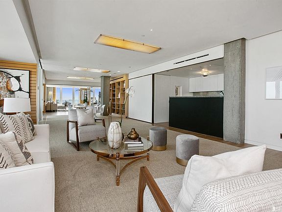 4th image of 88 King St Unit 1407