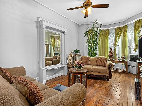 2nd image of 463 Bainbridge St