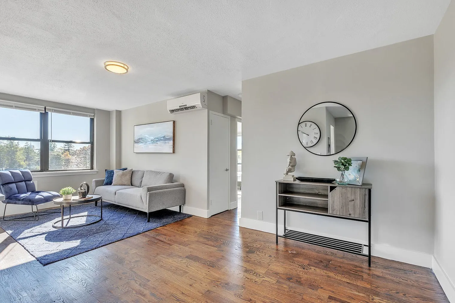 2 bed, 1.0 bath, 871 sqft, $1,952 — Photo 1