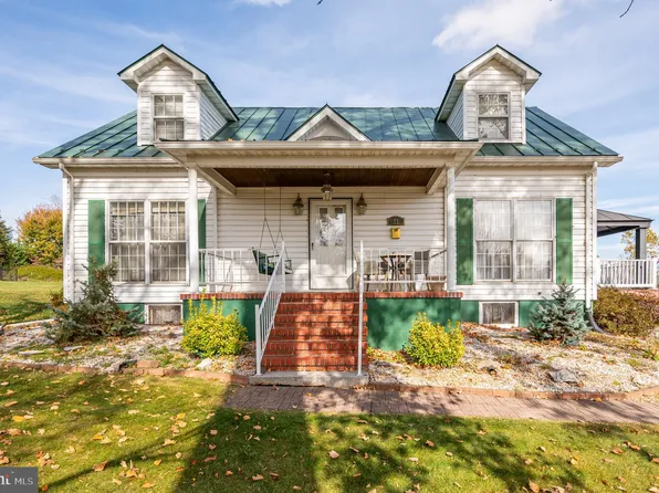 73 Belvedere Farm Ln, Charles Town, WV 25414