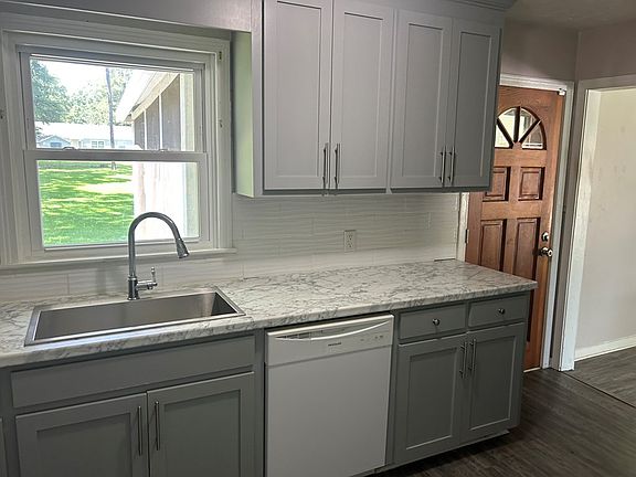 4th image of 743 Carole St