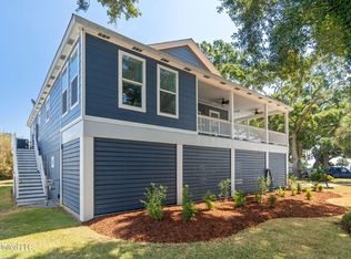 102 Barkley Dr, Pass Christian, MS 39571