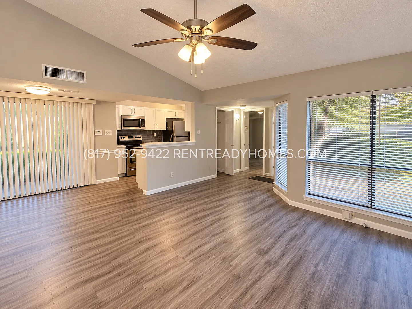 450 Dollins St - 2 Bedroom Cedar Hill Home With Fenced Backyard — Photo 3