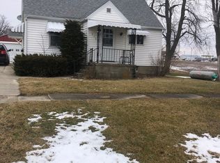 212 E Green St, Roberts, IL 60962