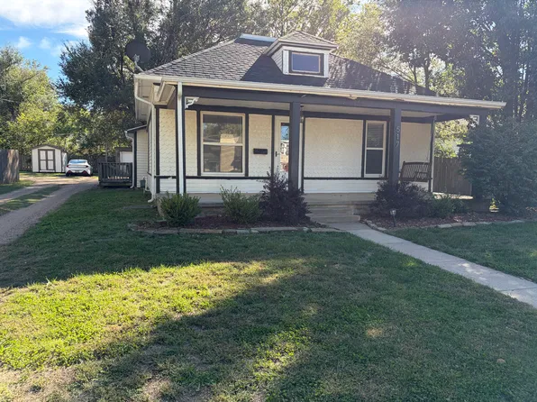 517 W 8th St, Larned, KS 67550