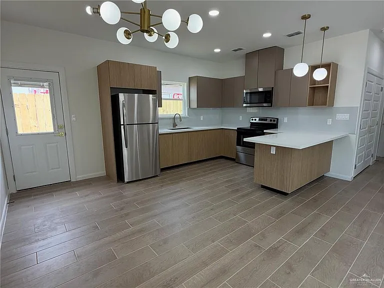 1302 Rosewood Ln #3 — Photo 3
