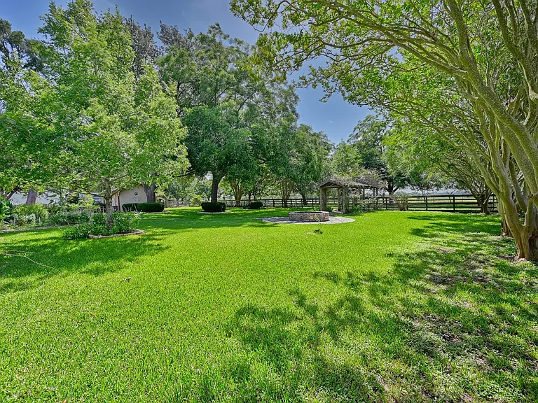 3348 W Ueckert Rd — Photo 37