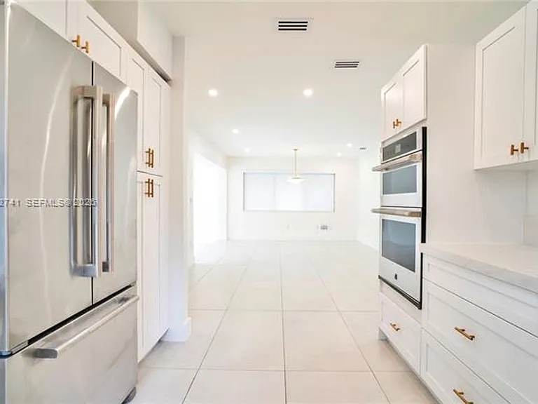 8811 Carlyle Ave — Photo 17