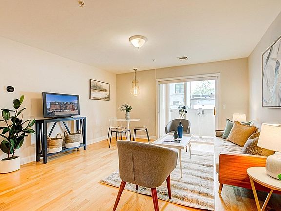 4th image of 179 Park St Unit 103