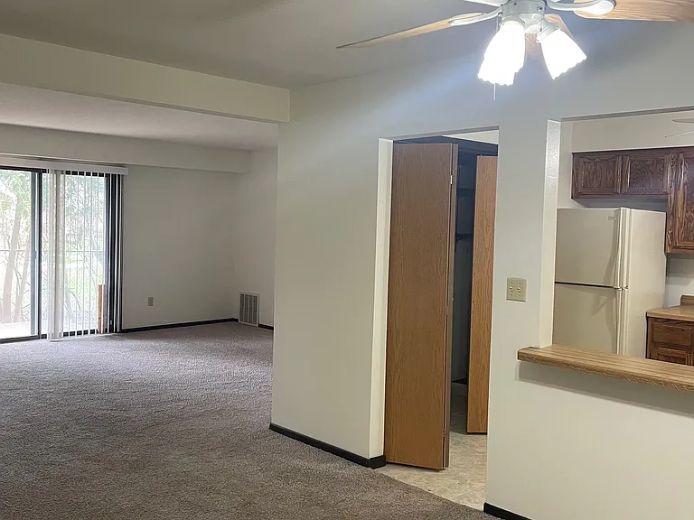 W69N876 Evergreen Ct — Photo 13