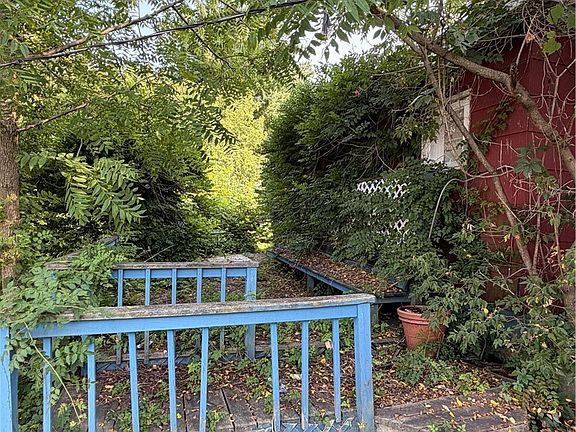 4th image of 108 Division St