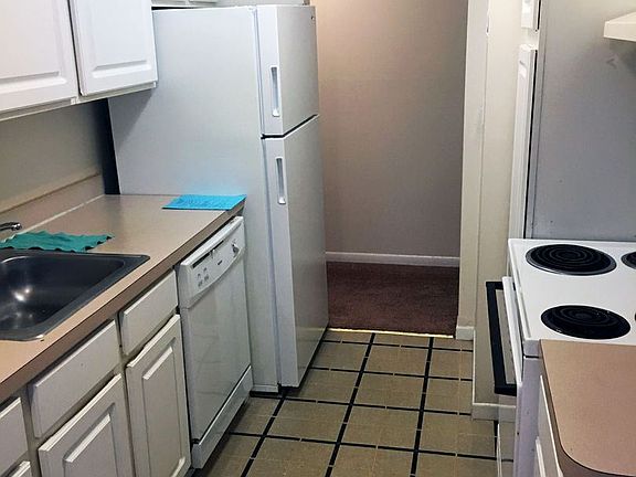 3rd image of 412 Wayzata Blvd E APT 103
