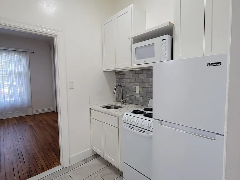518 Madison Ave #1 — Photo 9