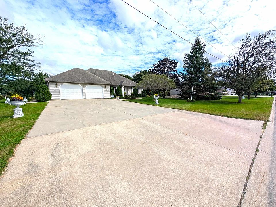 1st image of 1005 8th St E