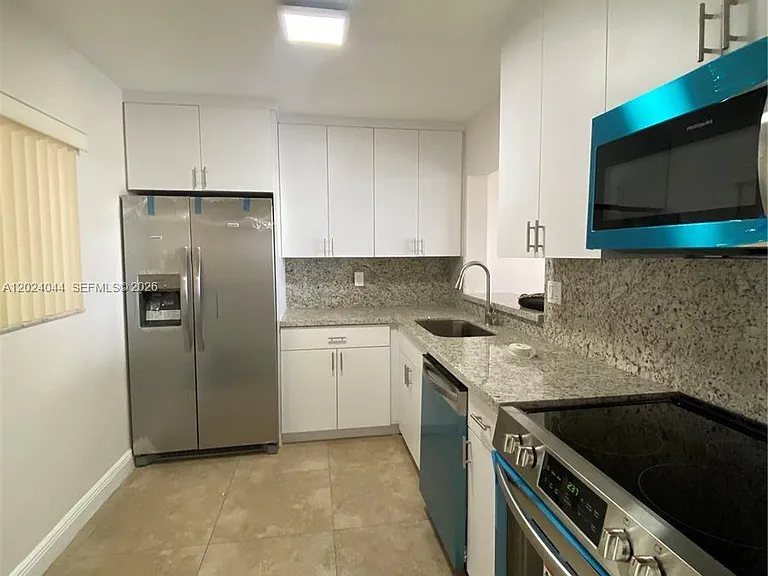 8635 NW 8th St #305 — Photo 1