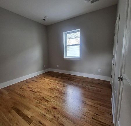 3rd image of 10 Marne St