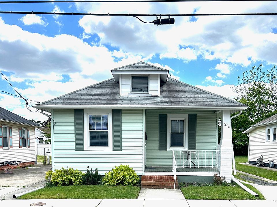 1st image of 1342 W North St