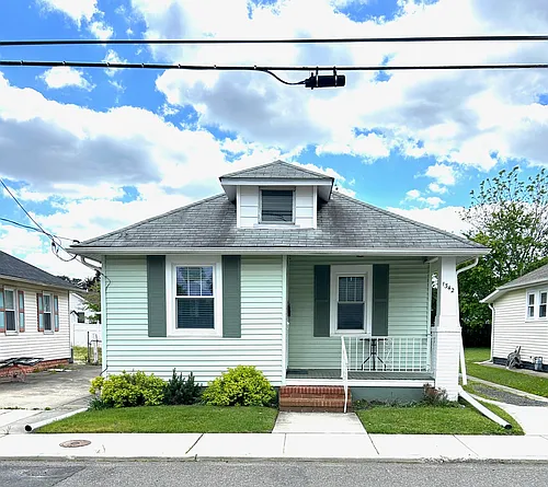 1342 W North St Photo 1
