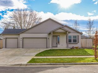 1823 Ingram Ln, Medford, OR 97501