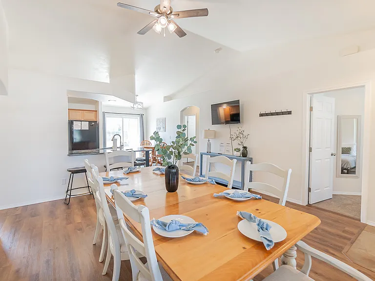 695 SW Panner St — Photo 8