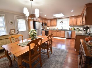 40 Crestwood Dr, Bristol, CT 06010