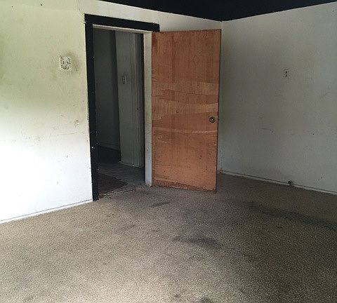 2nd image of 866 N Victory Dr