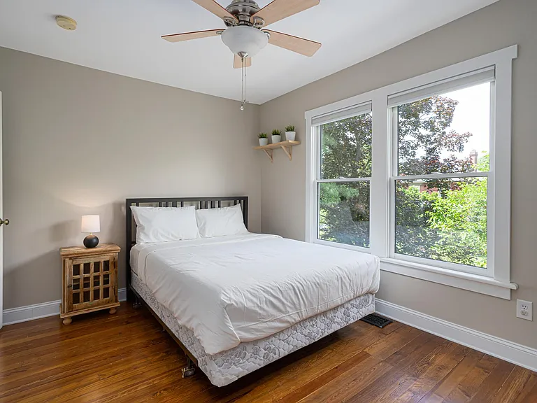 131 E Oakland Ave — Photo 7